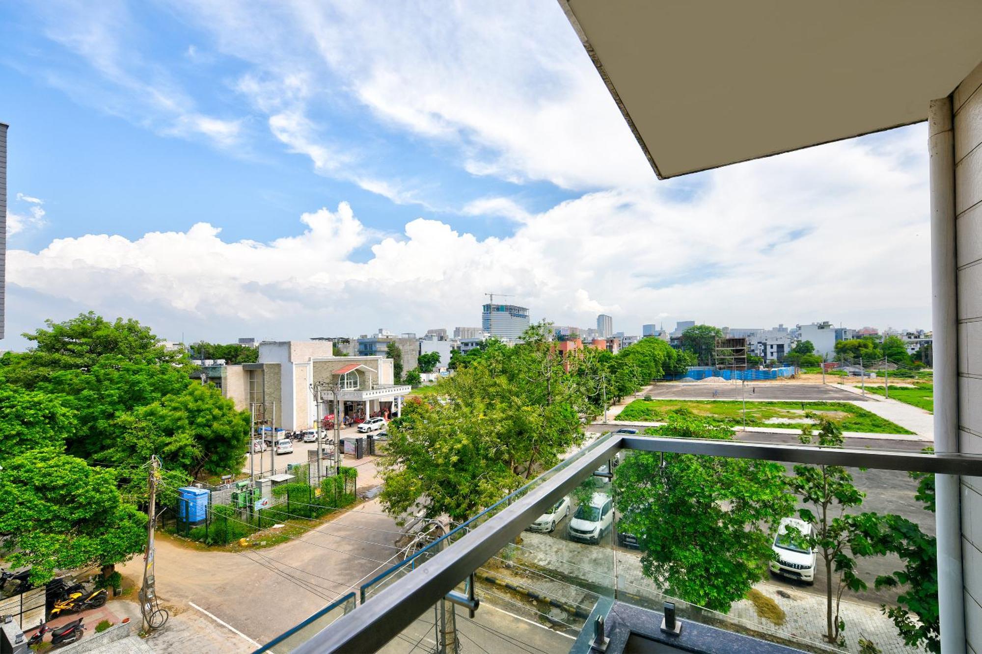 Hotel Leaf 9 Boutique, Near Golf Course Road And Galleria Market Gurgaon Exteriör bild
