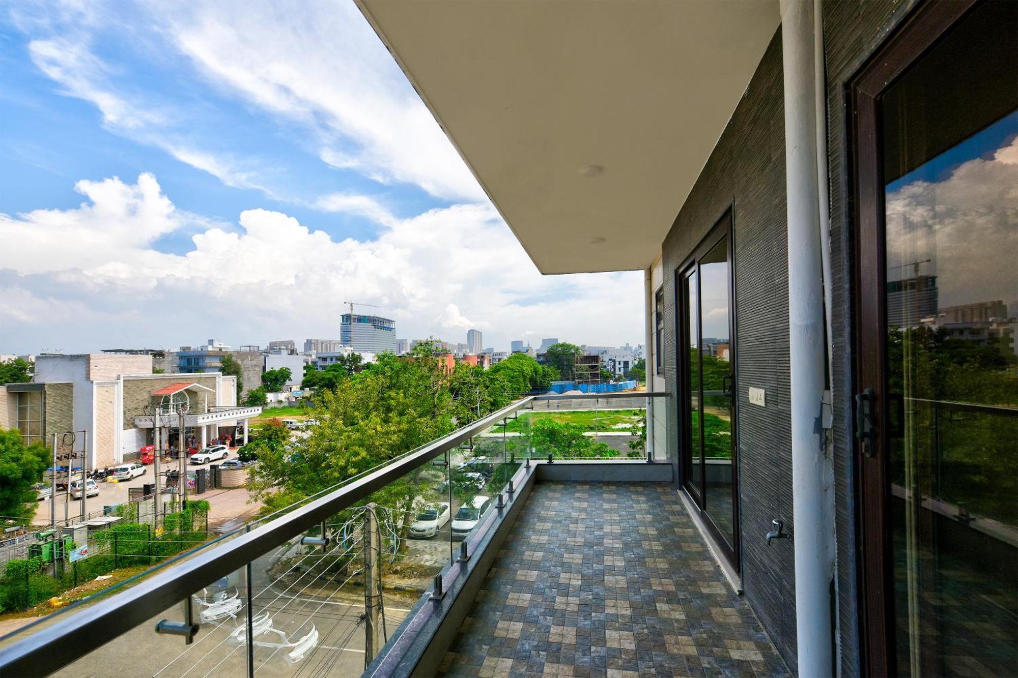 Hotel Leaf 9 Boutique, Near Golf Course Road And Galleria Market Gurgaon Exteriör bild
