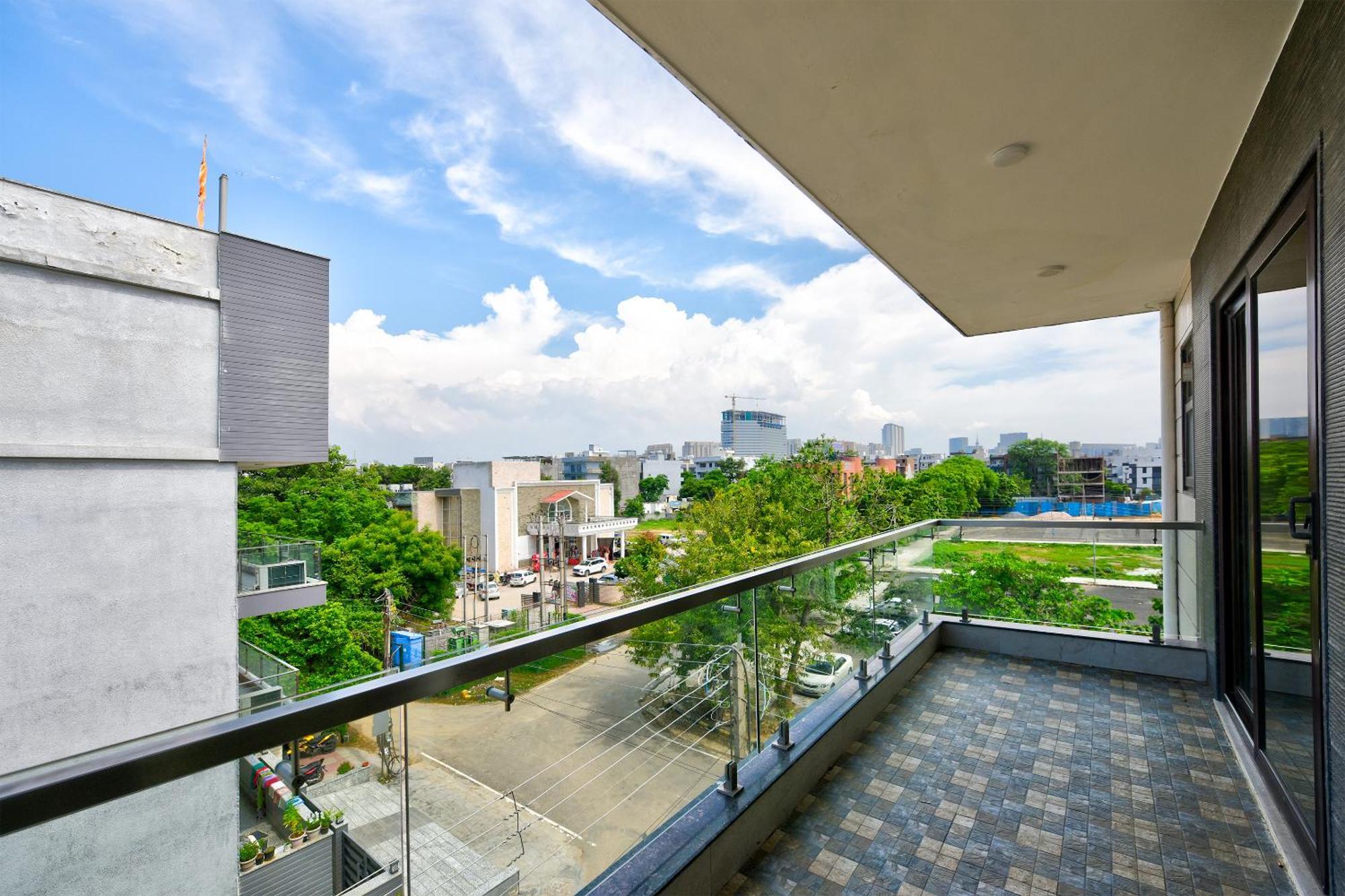 Hotel Leaf 9 Boutique, Near Golf Course Road And Galleria Market Gurgaon Exteriör bild