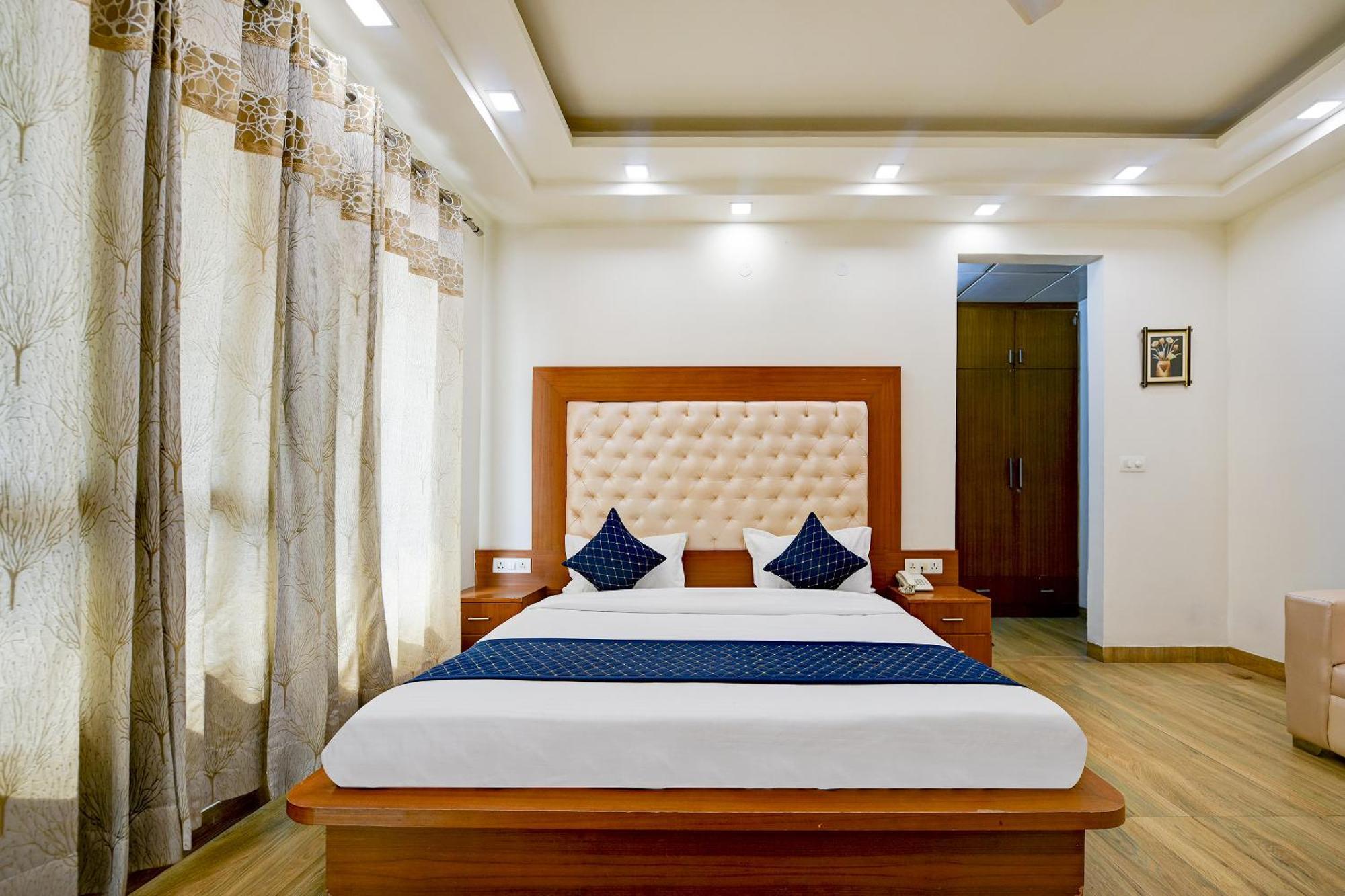 Hotel Leaf 9 Boutique, Near Golf Course Road And Galleria Market Gurgaon Exteriör bild