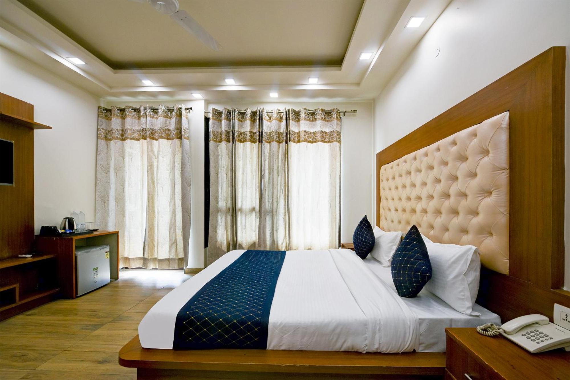 Hotel Leaf 9 Boutique, Near Golf Course Road And Galleria Market Gurgaon Exteriör bild