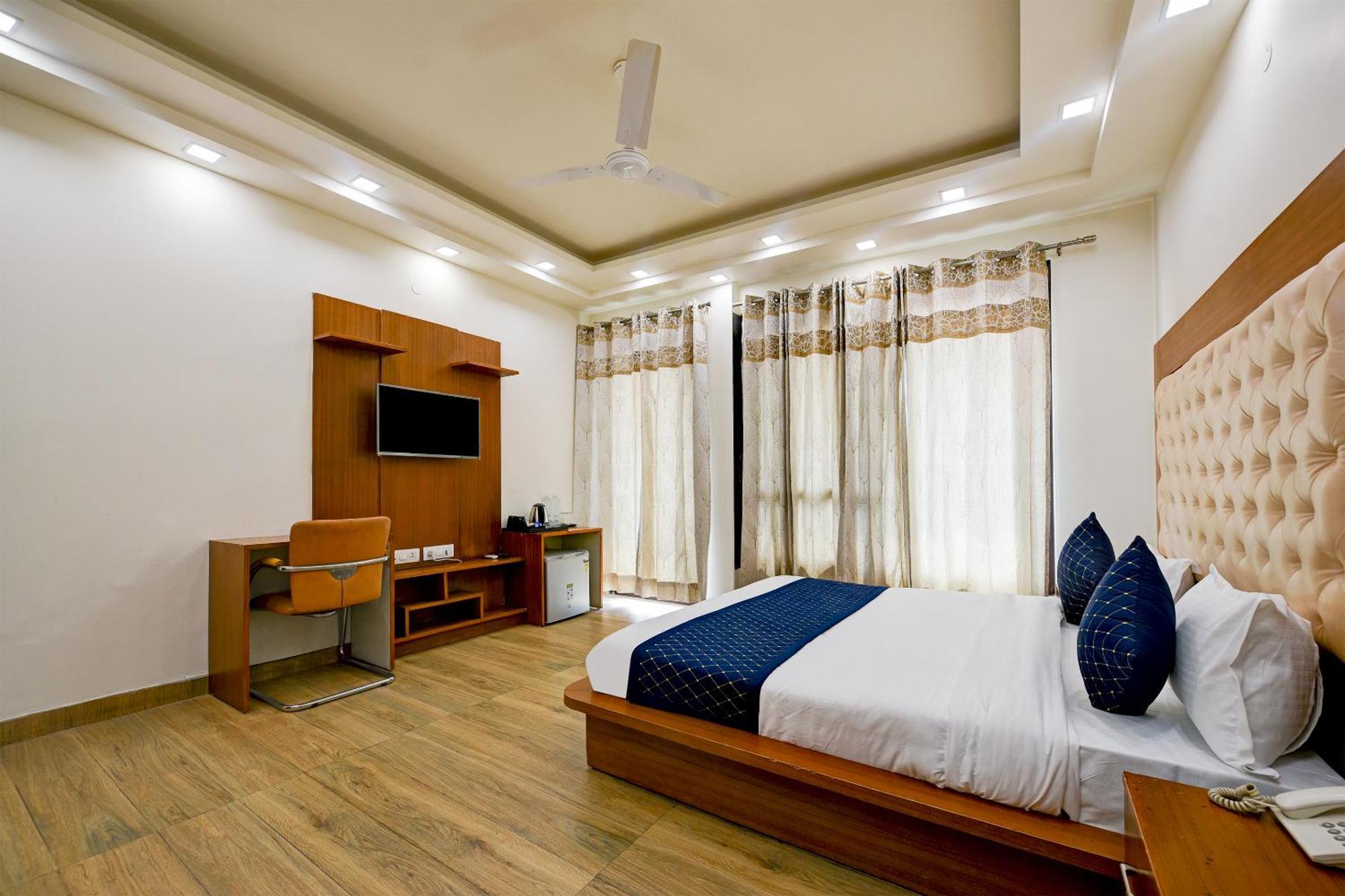 Hotel Leaf 9 Boutique, Near Golf Course Road And Galleria Market Gurgaon Exteriör bild