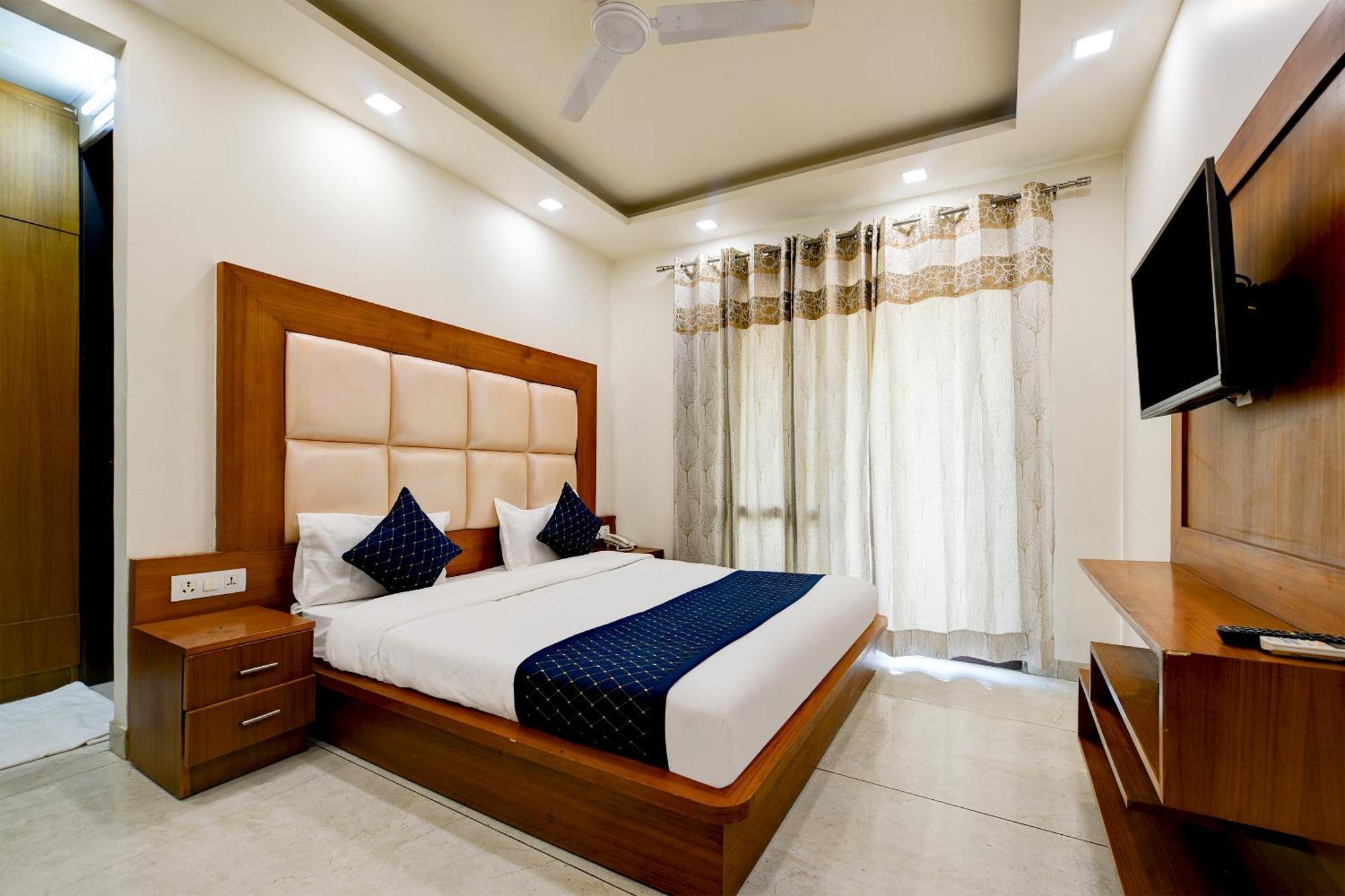 Hotel Leaf 9 Boutique, Near Golf Course Road And Galleria Market Gurgaon Exteriör bild