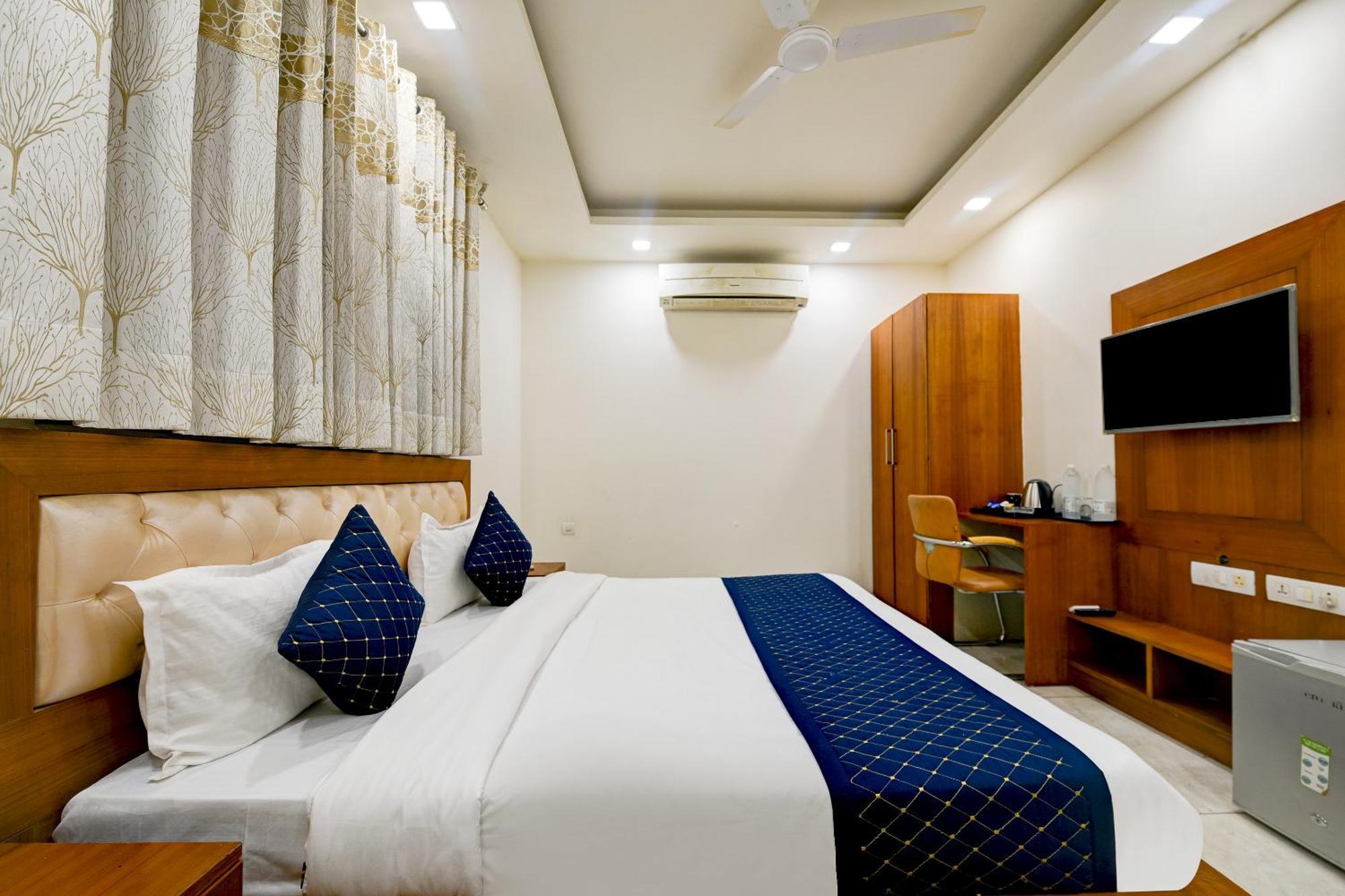 Hotel Leaf 9 Boutique, Near Golf Course Road And Galleria Market Gurgaon Exteriör bild