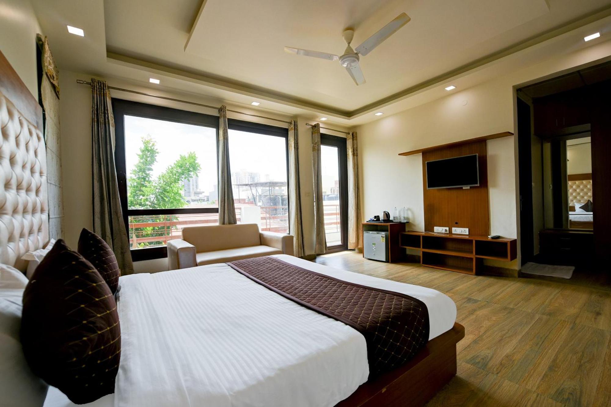 Hotel Leaf 9 Boutique, Near Golf Course Road And Galleria Market Gurgaon Exteriör bild