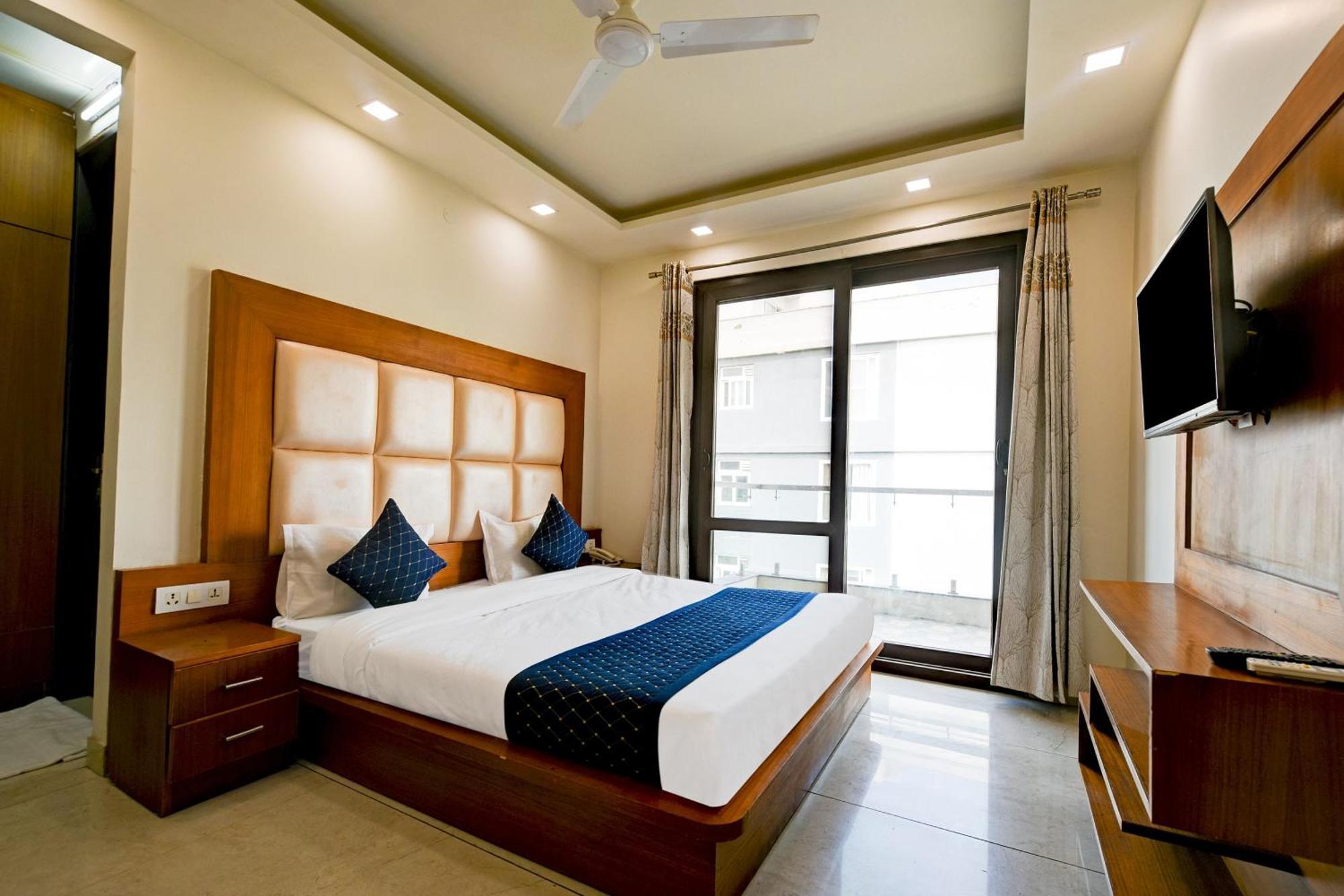 Hotel Leaf 9 Boutique, Near Golf Course Road And Galleria Market Gurgaon Exteriör bild