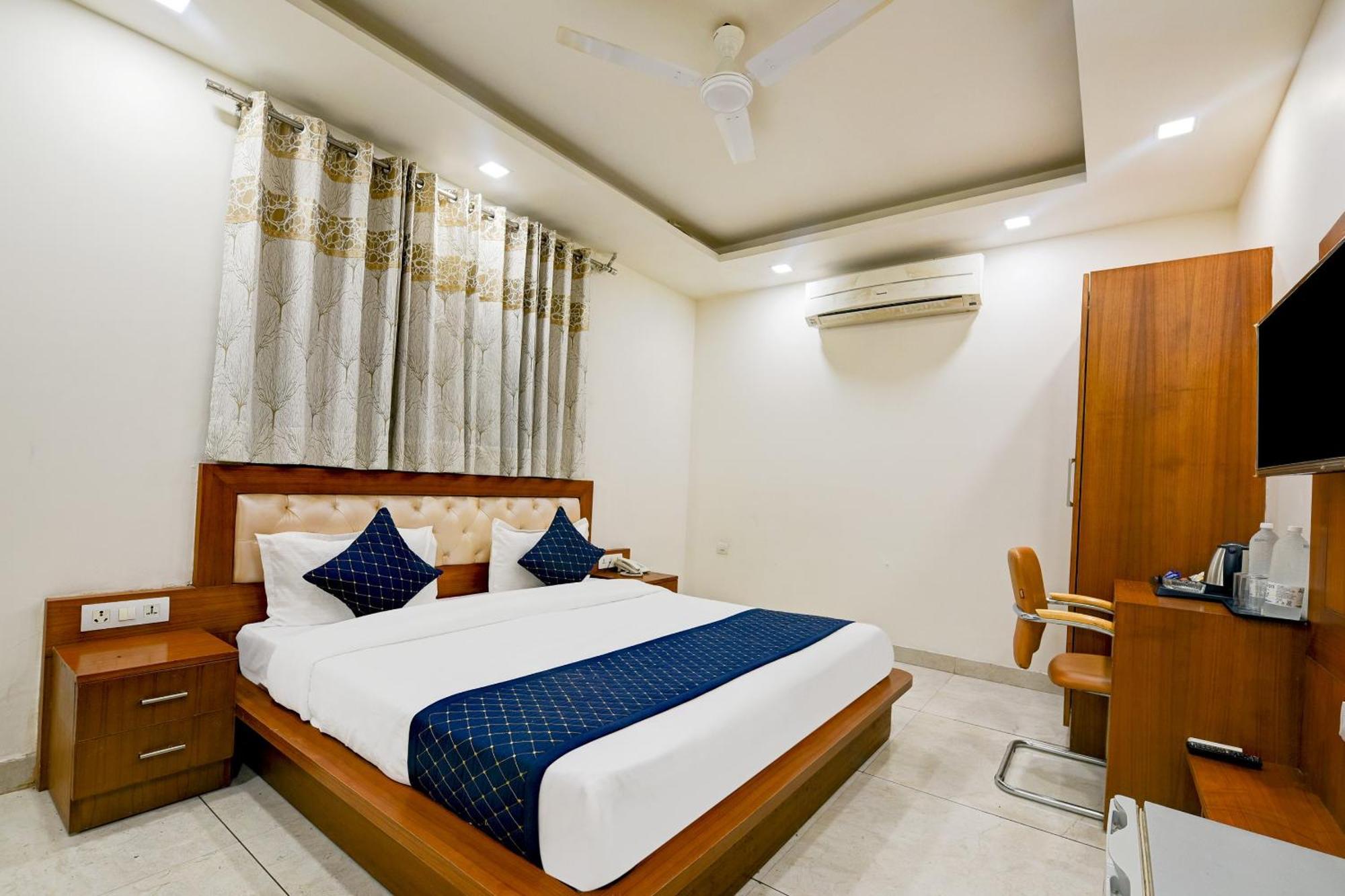 Hotel Leaf 9 Boutique, Near Golf Course Road And Galleria Market Gurgaon Exteriör bild
