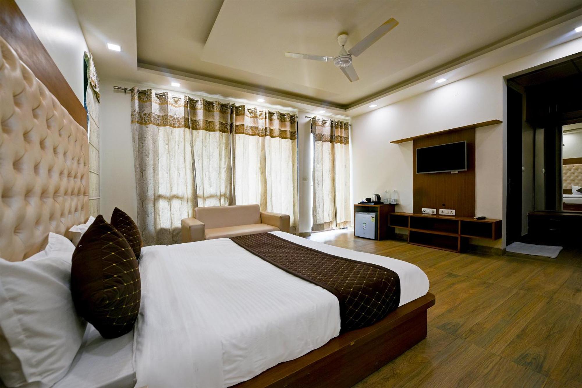 Hotel Leaf 9 Boutique, Near Golf Course Road And Galleria Market Gurgaon Exteriör bild