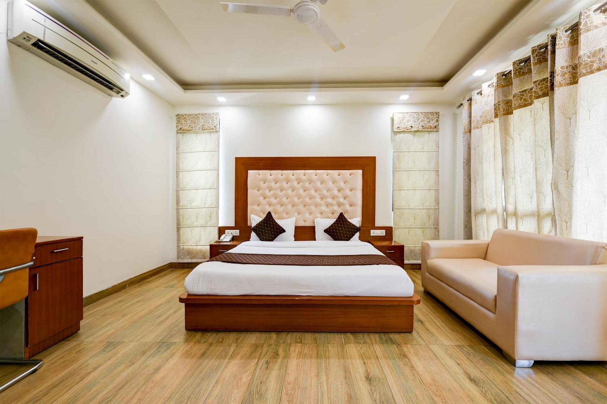Hotel Leaf 9 Boutique, Near Golf Course Road And Galleria Market Gurgaon Exteriör bild