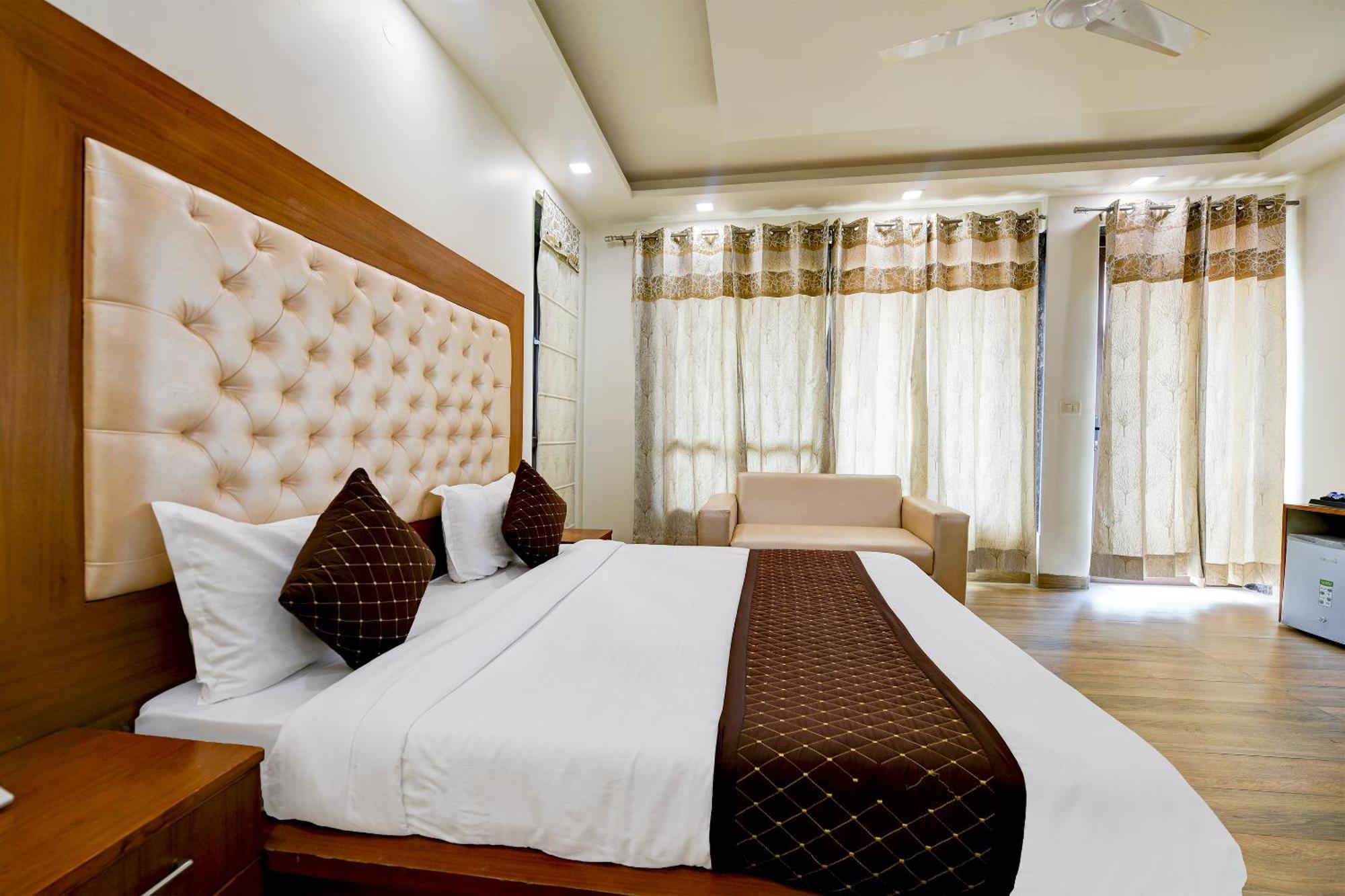 Hotel Leaf 9 Boutique, Near Golf Course Road And Galleria Market Gurgaon Exteriör bild