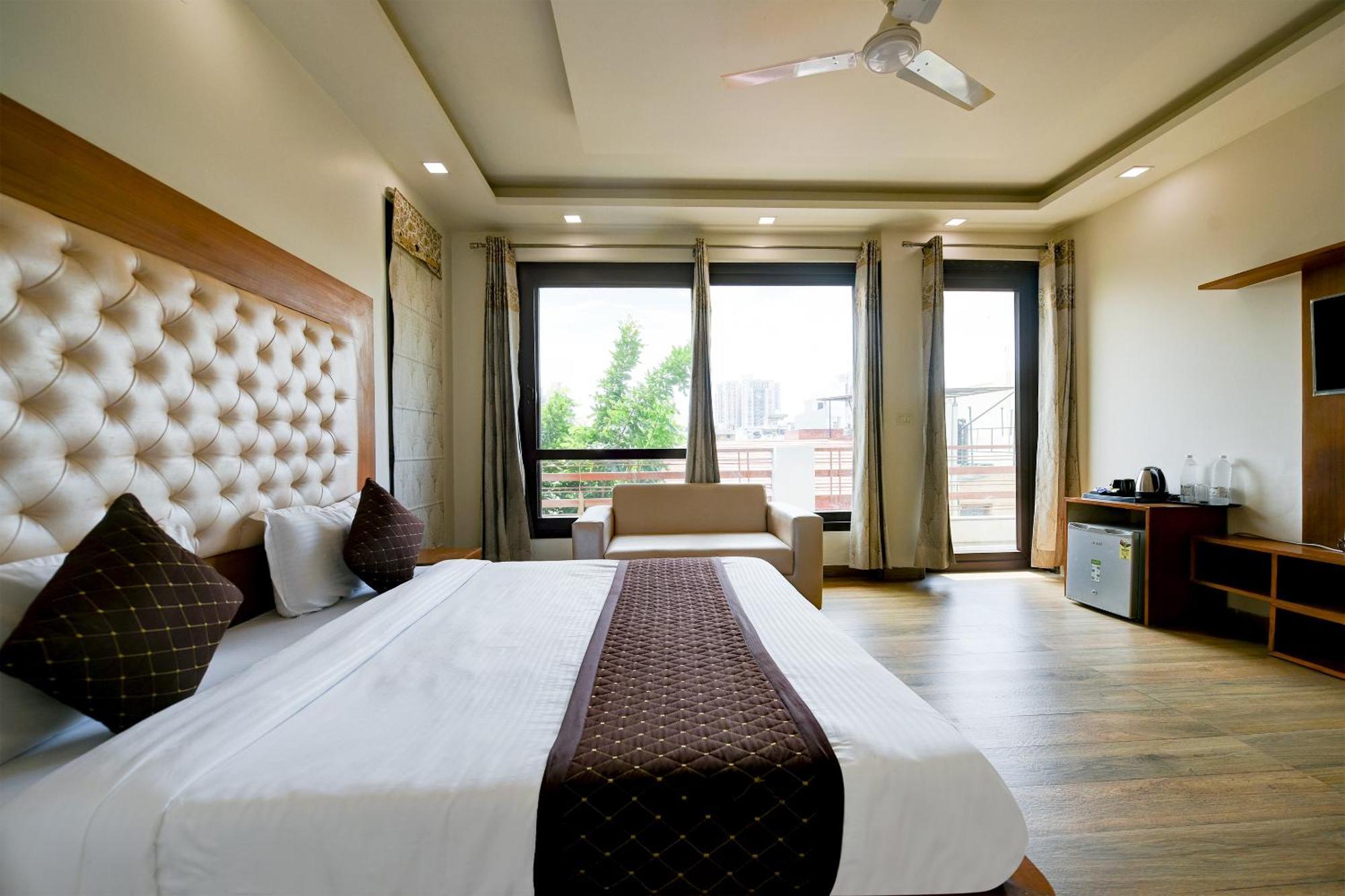 Hotel Leaf 9 Boutique, Near Golf Course Road And Galleria Market Gurgaon Exteriör bild