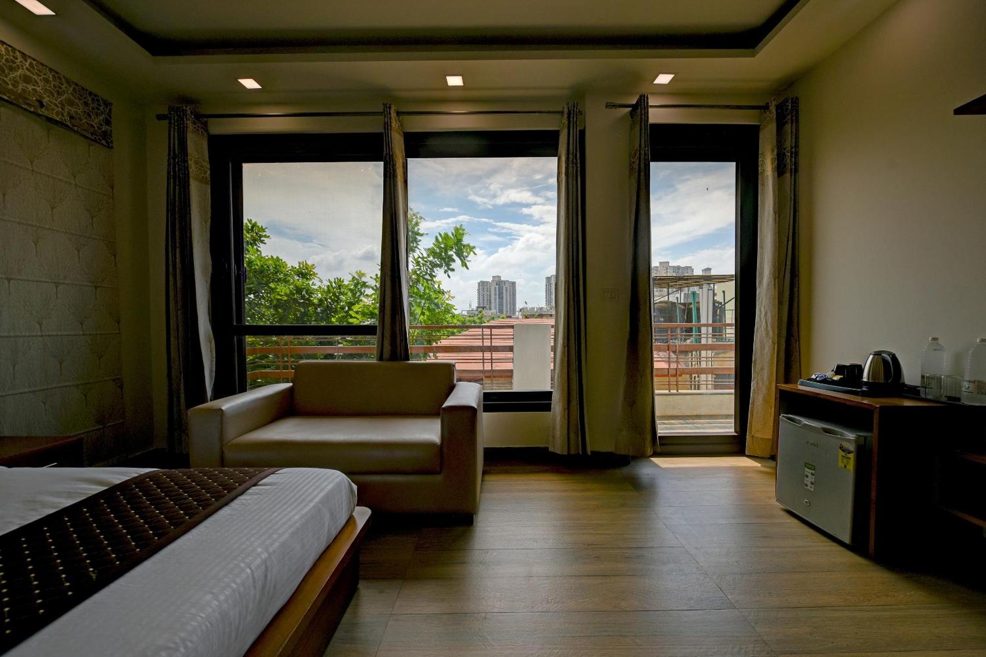 Hotel Leaf 9 Boutique, Near Golf Course Road And Galleria Market Gurgaon Exteriör bild
