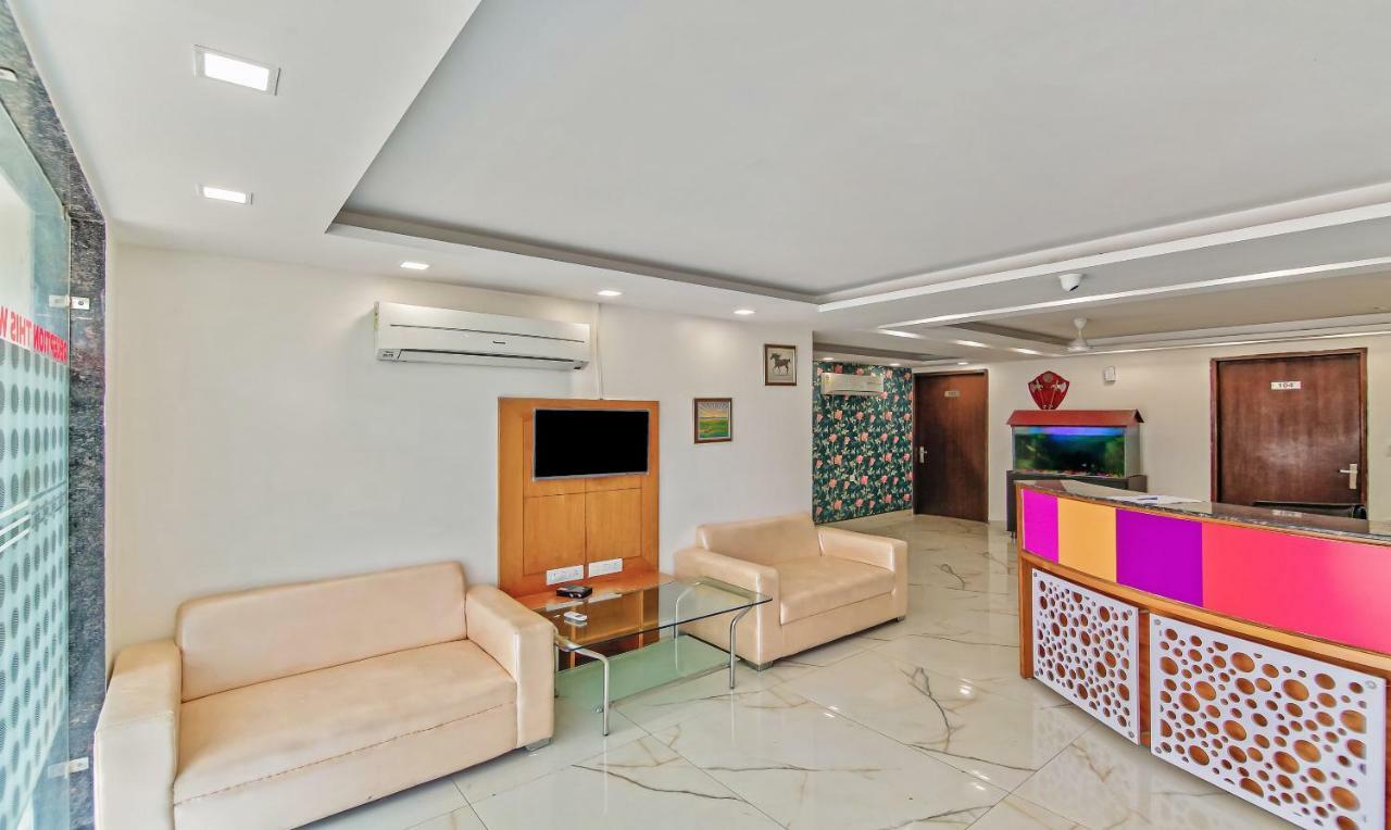 Treebo Trend Amexx Residency Sector 27 Hotell Gurgaon Exteriör bild